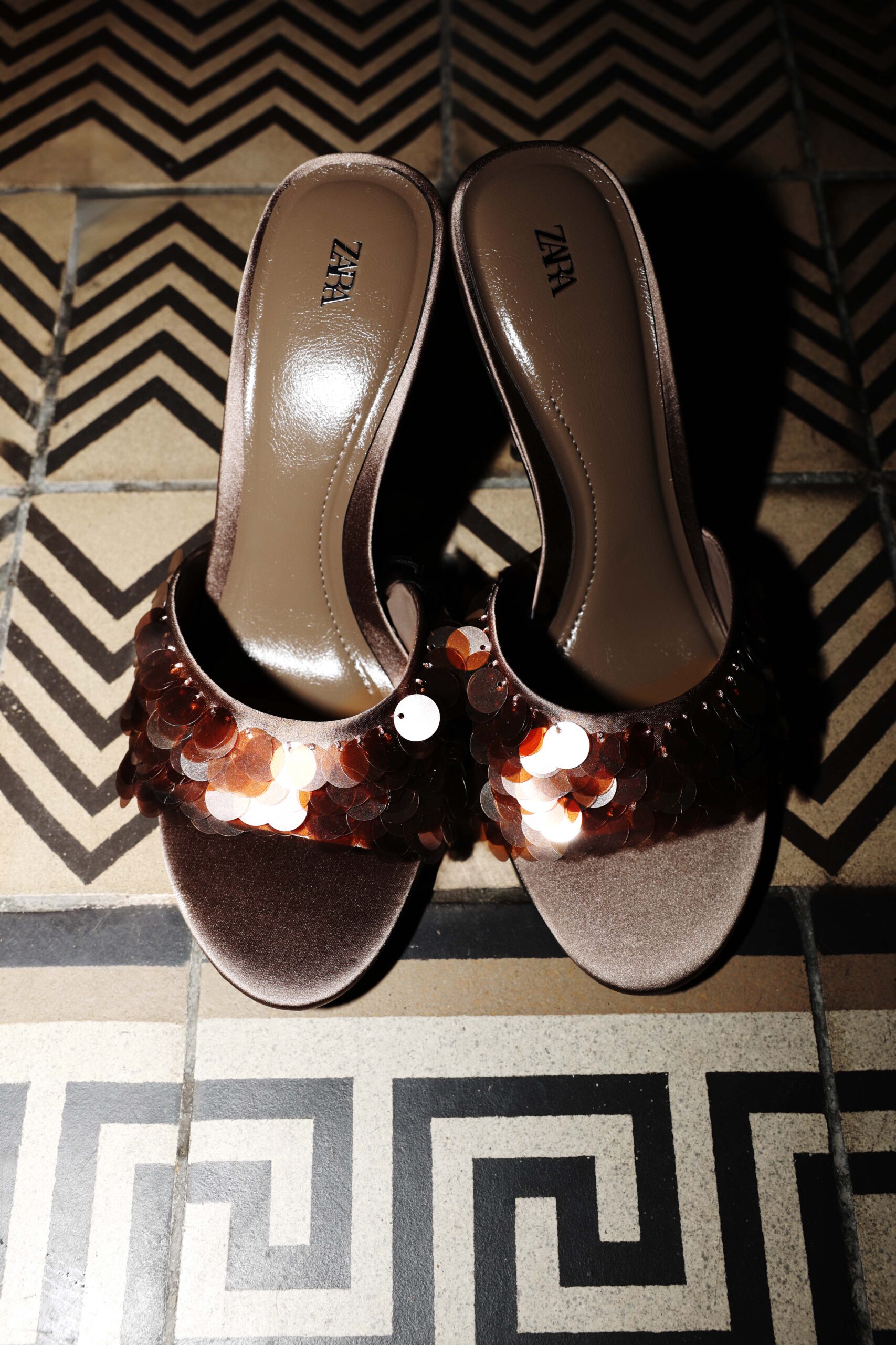 Personal Project, Advertising, SocialMedia, Content, Stilllifestyling, Photography, Stilllifephotogrphy, Settingup, Setdesign, Concept, Creativedirection, Artdirector, Produciton, Concept, Fashion, Accessoires, Shoes, Heels, Mules