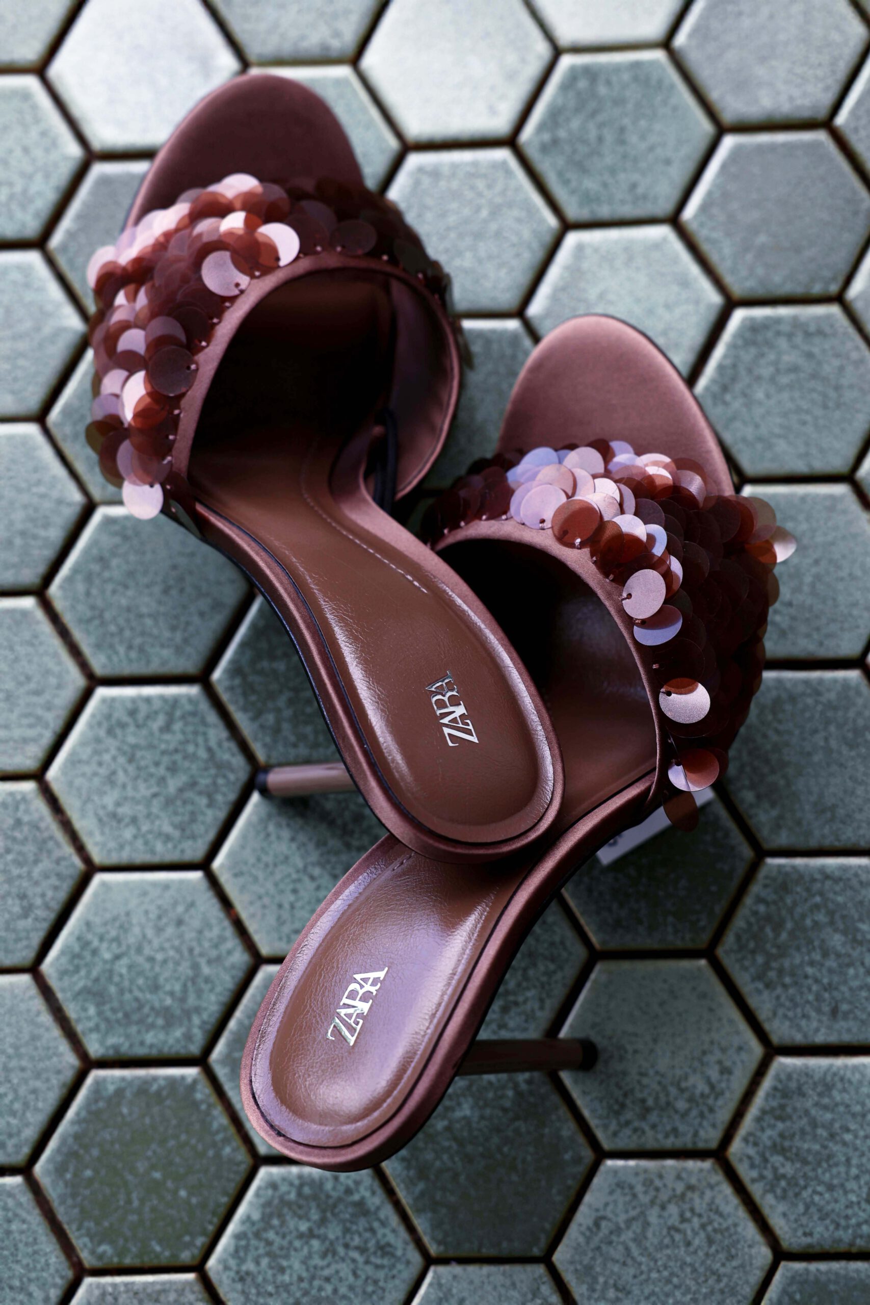 Personal Project, Advertising, SocialMedia, Content, Stilllifestyling, Photography, Stilllifephotogrphy, Settingup, Setdesign, Concept, Creativedirection, Artdirector, Produciton, Concept, Fashion, Accessoires, Shoes, Heels, Mules